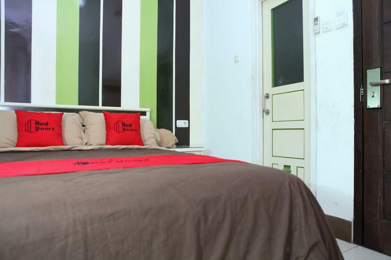 Reddoorz Plus @ Talaga Bodas Бандунг Екстериор снимка